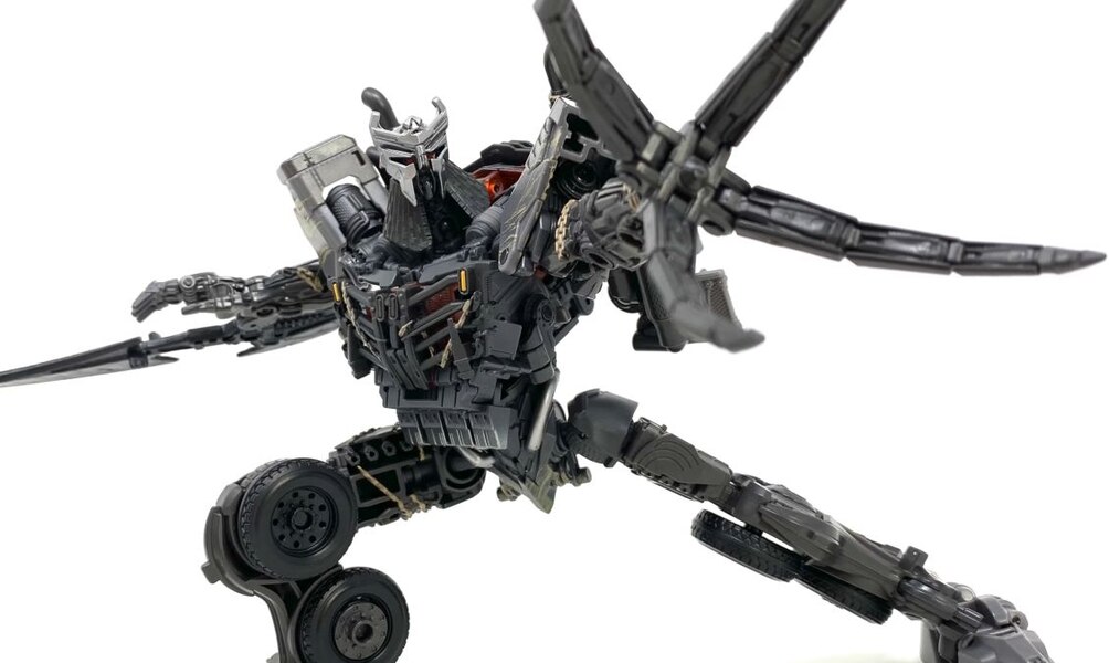 In Hand Image Of  Studio Series Rise Of The Beasts Scourge  (8 of 49)